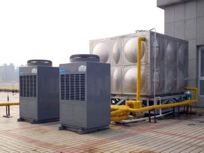 空气能热泵热水器的工作原理：